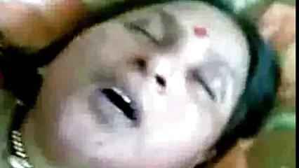 Et en sex video mere ces jours-là, j'ai volé, jetant de la tendresse dans le vide