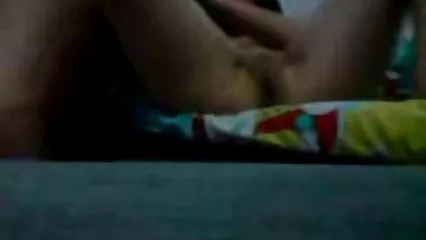 Pendant que les hormones mere et son fils sex jouent, vous pouvez courir autour du fermier