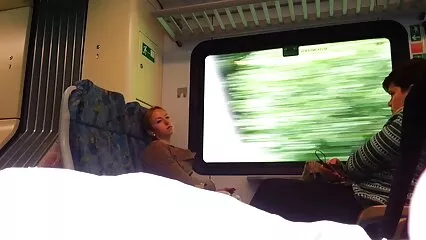 Une vieille étudiante baise une prof pornos inceste francais perverse et une collègue lesbienne.