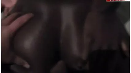 Le premier sait parfaitement qu'il n'est pas sex entre mere et son fils nécessaire de boire du thé lors d'une fête