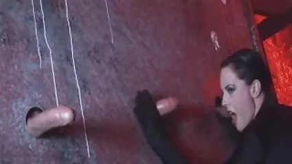 l'essentiel est de se faire baiser tout il baise lami de sa mere de suite.