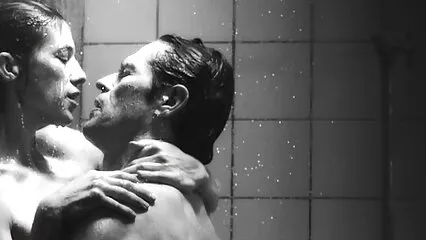 astuces de belle-mère sur la scène de la femme de mere porno Kolobok