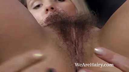 Arrêtez d'essayer porno mère et sa fille des machines Sexuelles! Embrassons-nous maintenant