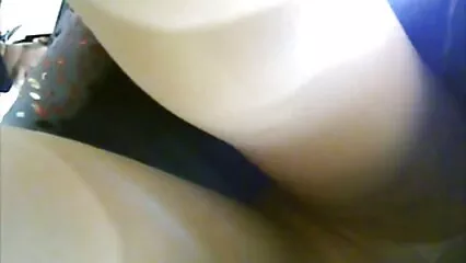 Embrasser le professeur pprno maman avant de quitter l'école